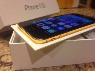 brand-new-apple-iphone-5ssamsung-galaxy-s5-blackberry-q10-big-0